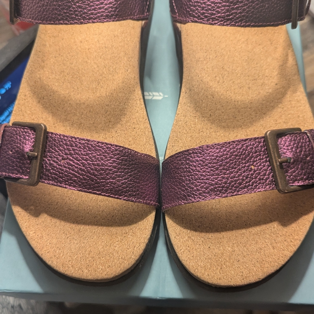 REVITALIGN Metallic Plum Adjustable Strap Sandals